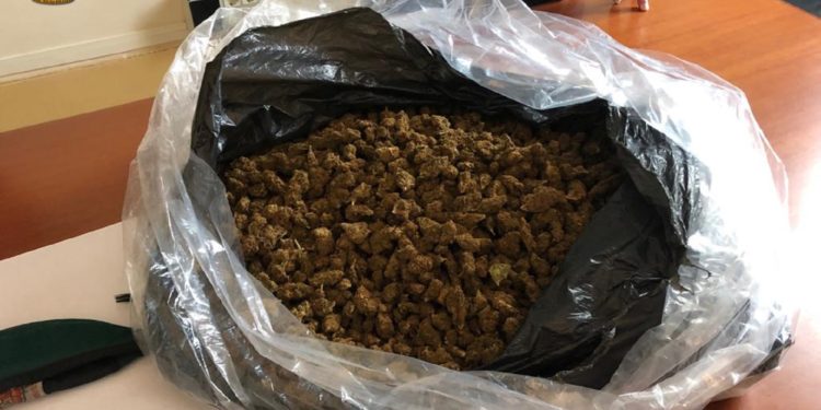 Siracusa. Duro colpo alla criminalità locale, i Finanzieri sequestrano droga e armi