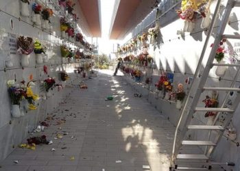 Vandali al cimitero di Siracusa, Italia: “colpire la memoria della città non può avere giustificazioni”