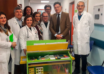 Siracusa, l’associazione Mareluce onlus dona una biblioteca itinerante al reparto di Oncologia