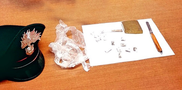 Augusta, dallo spaccio di stupefacenti al porto abusivo di armi: un arresto e due denunce