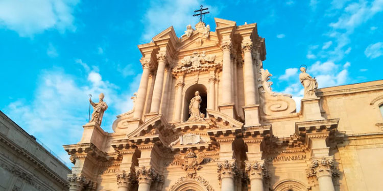 Siracusa, abbattimento delle barriere sensoriali: domani l’inaugurazione della mappa tattile della Cattedrale