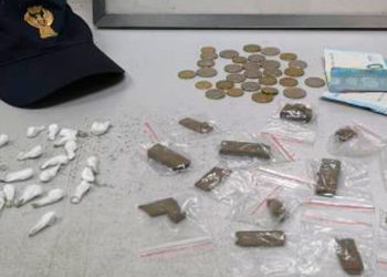 Siracusa, nascondeva cocaina e hashish nella cassetta delle lettere: arrestato