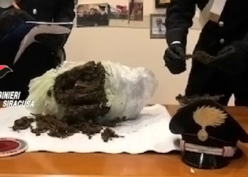 Carlentini, i Carabinieri rinvengono un chilo di marijuana nelle pertinenze di un istituto scolastico
