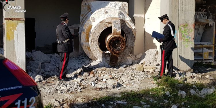 Priolo Gargallo. Tenta di rubare un macchinario da una cava in disuso: arrestato