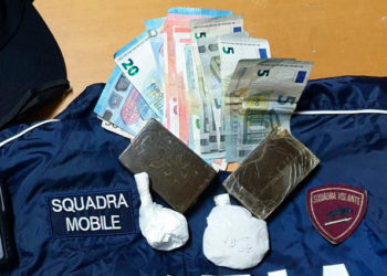 Siracusa, nascondeva due panetti di hashish e 50 grammi di cocaina in casa: arrestata