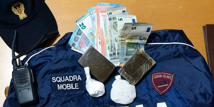 Siracusa, nascondeva due panetti di hashish e 50 grammi di cocaina in casa: arrestata