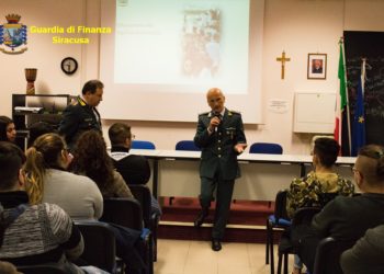 Gli studenti di Lentini e Carlentini a lezione di legalità con la Guardia di Finanza