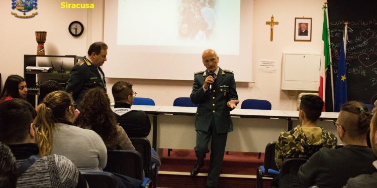 Gli studenti di Lentini e Carlentini a lezione di legalità con la Guardia di Finanza
