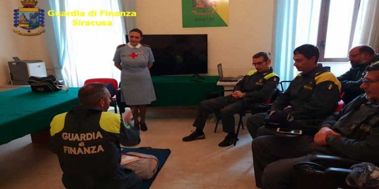 Siracusa. Corso di Primo Soccorso ai finanzieri di mare tenuto dalla Croce Rossa