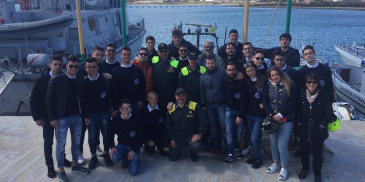 Siracusa. Gli studenti a lezione di legalità con la Guardia di Finanza