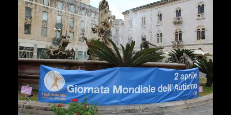 Siracusa. Giornata Mondiale Autismo, la Fontana di Diana si illumina di blu