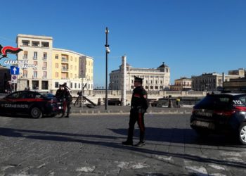 Siracusa. Evade dai domiciliari  e viene fermato a bordo di uno scooter e armato