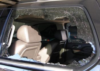 Pachino. Spacca il vetro posteriore dell’auto e ruba una borsa, arrestato il ladro