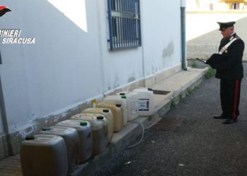 Cassibile, rubano 170 litri di gasolio da due mezzi parcheggiati: arrestati