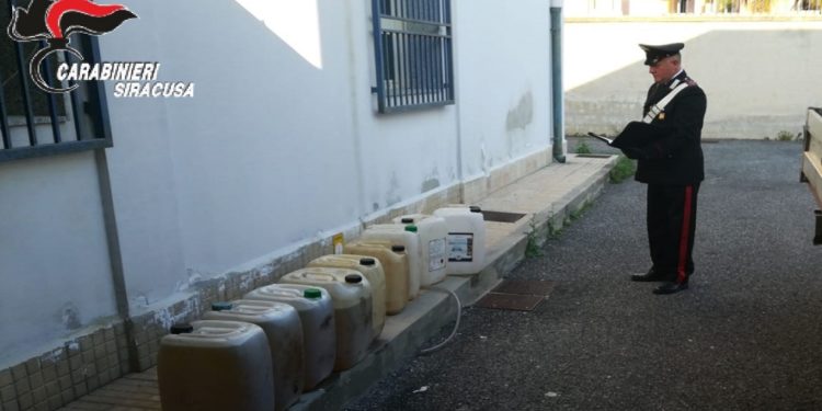 Cassibile, rubano 170 litri di gasolio da due mezzi parcheggiati: arrestati