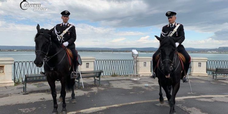 Carabinieri a cavallo al Teatro Greco e in Ortigia per contribuire alla sicurezza cittadina