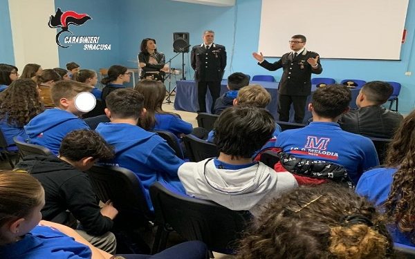 Noto. Educazione alla legalità, ieri l’incontro dei Carabinieri con gli studenti del “Melodia”