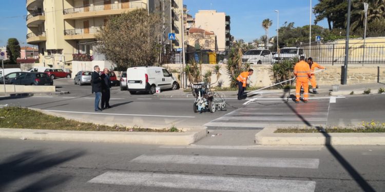 Siracusa. Installazione di segnaletica orizzontale e dissuasori di velocità nelle arterie della città