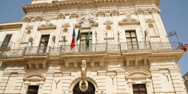 Siracusa. Restaurato lo stemma della città da artigiani diversamente abili