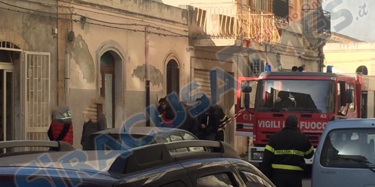 Siracusa. Incendio in via Bacchilide: trovato cadavere carbonizzato di un uomo