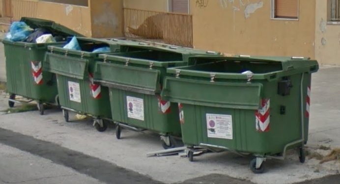 Siracusa, rimozione cassonetti dei rifiuti: proseguono le operazioni al quartiere Tiche