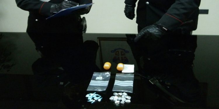 Siracusa. Sorpreso a spacciare droga in via Algeri: giovane in manette