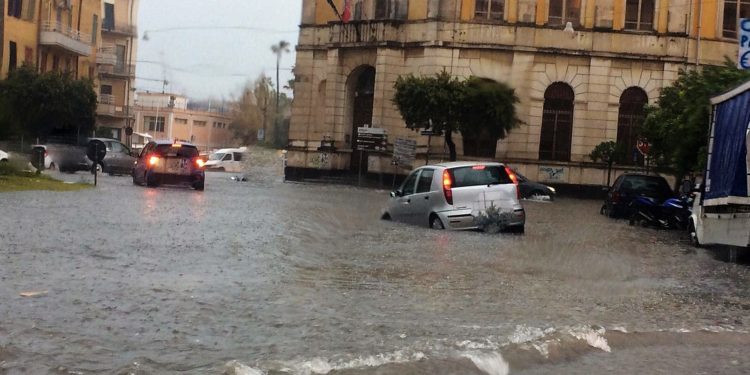 Il Comitato Scuole Sicure: “si rendano sicuri in presenza di temporali i percorsi casa-scuola”