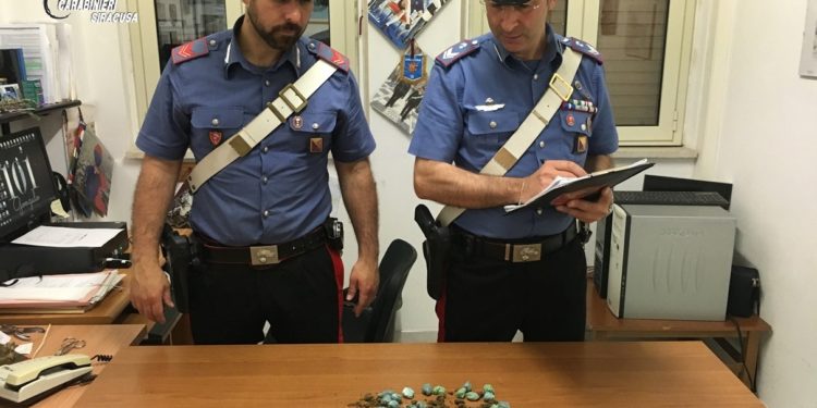 Augusta. Giovane sorpreso a vendere marijuana ad un assuntore, arrestato
