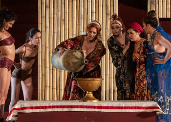 Siracusa, al Teatro Greco il debutto di Lisistrata: risate e applausi per la commedia diretta da Tullio Solenghi