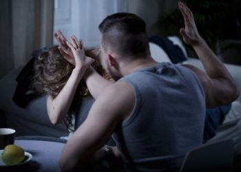 Augusta. Aggressioni fisiche e verbali ai danni della moglie, denunciato un uomo