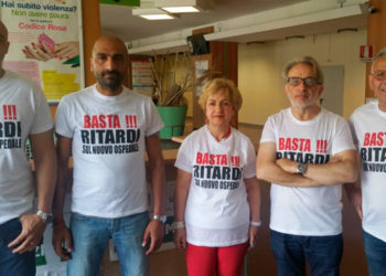 Siracusa. Vinciullo, Castagnino e Basile occupano l’androne dell’Umberto I: “vengano fornite assicurazioni sul nuovo ospedale”