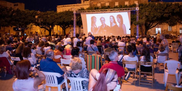 Buona la prima per il Cinema in Piazza in Borgata