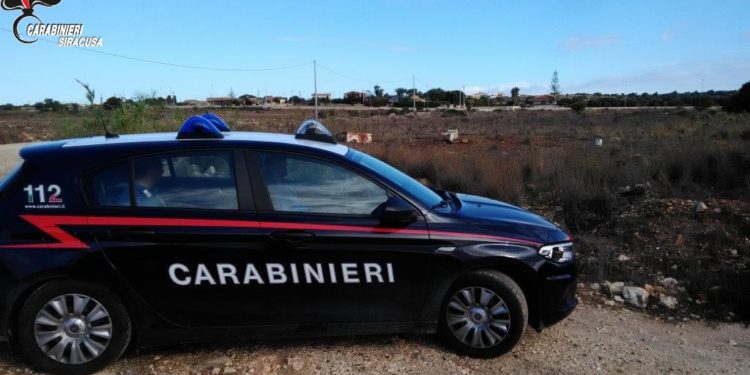 Villasmundo. Innesca un incendio in contrada Insito, arrestata una piromane