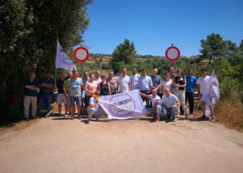Canicattini Bagni. Sit in di protesta del Meetup 5 Stelle sul ponte Mandredonne