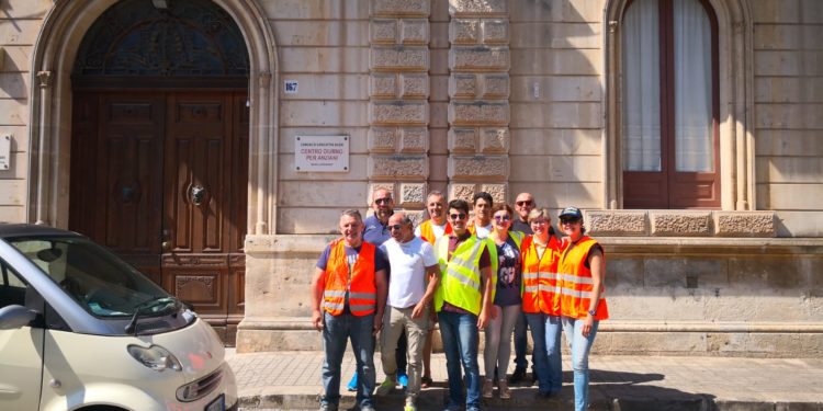 Canicattini. Attivisti del Meetup 5 Stelle ripuliscono dai rifiuti la periferia del paese