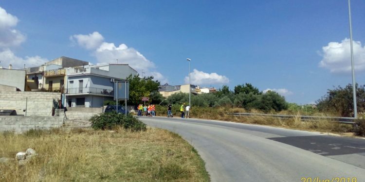 Canicattini. Attivisti del Meetup 5 Stelle ripuliscono dai rifiuti la periferia del paese