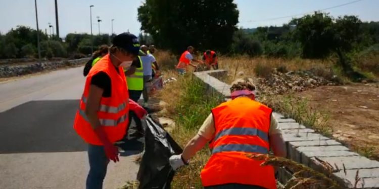Canicattini. Attivisti del Meetup 5 Stelle ripuliscono dai rifiuti la periferia del paese