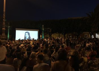 Siracusa. Questa sera “seggia” pronta per il ritorno del Cinema in Piazza in borgata