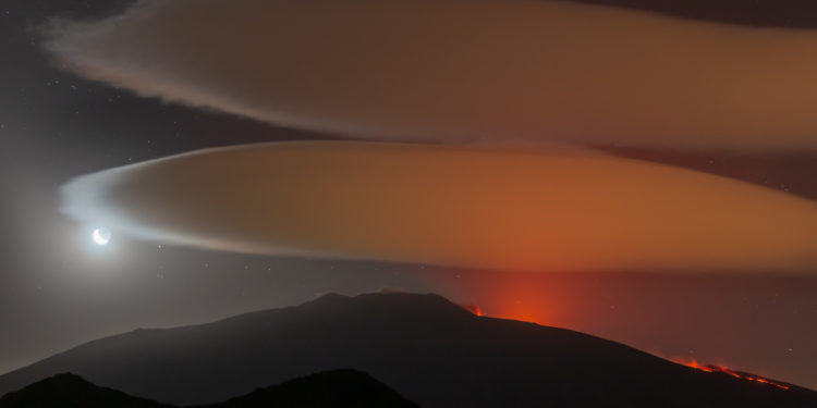 Sicilia, spettacolare eruzione del vulcano Etna incanta la Nasa