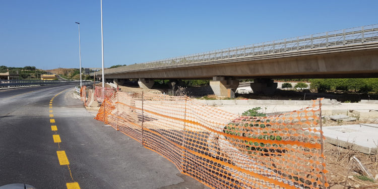 Tratto autostradale Cassibile -Rosolini in stato di abbandono, la denuncia di Vinciullo
