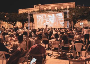 Siracusa. Cinema in Piazza, lunedì il terzo appuntamento con la commedia “Amici come noi”
