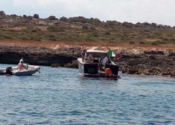 Siracusa, imbarcazione si incaglia in zona Punta Elefante: interviene la Guardia Costiera