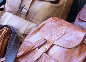 Noto, furto di 40 borse da una pelletteria: denunciato un 52enne