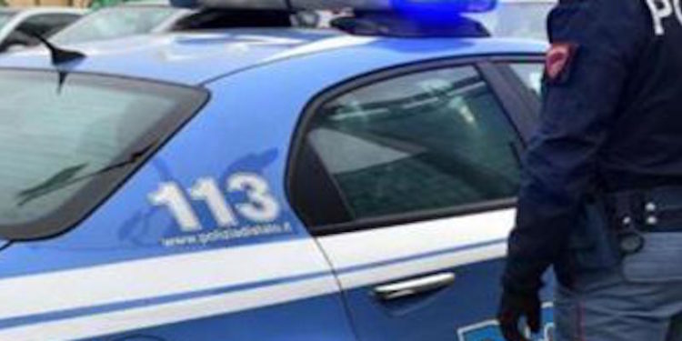 Augusta. Morde il braccio di un agente intervenuto dopo una lite, denunciata