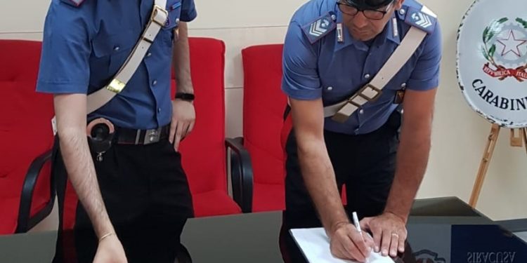 Siracusa. Pistola e più di 10 mila euro nascosti nell’armadio: arrestato un 45enne