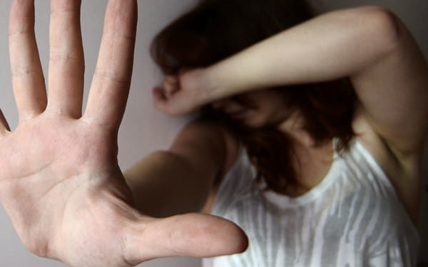 Lentini. Aggredisce una donna ferendola, denunciato un 61enne per lesioni personali