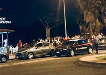 Carlentini, minaccia la compagna e due bambini con un coltello: arrestato dai Carabinieri