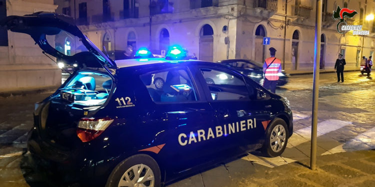 Siracusa, servizio ad alta visibilità dei Carabinieri nel centro storico: controllati 80 veicoli, cinque denunciati