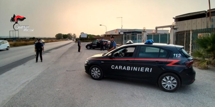 Siracusa, servizio a largo raggio dei Carabinieri: tre denunce e sei sanzioni amministrative