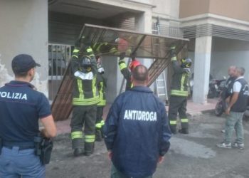 Siracusa. Operazione antidroga di Polizia e Carabinieri, rimossi cancelli abusivi nelle piazze di spaccio